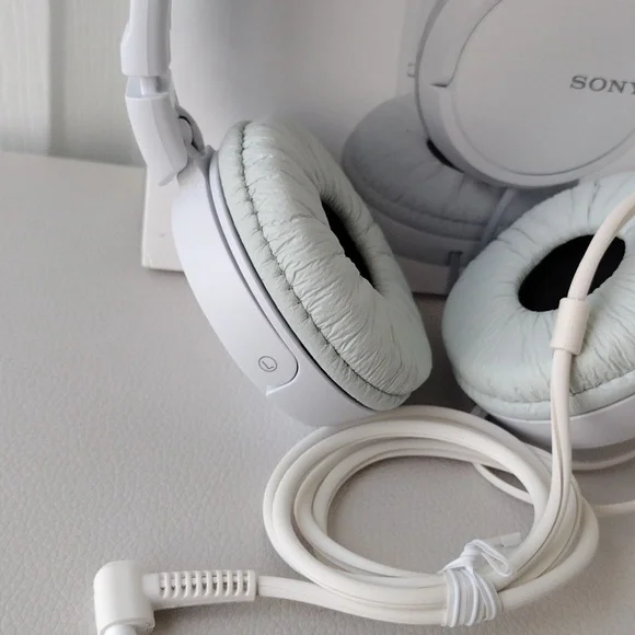 Sony Headphones - Picture 11 of 14